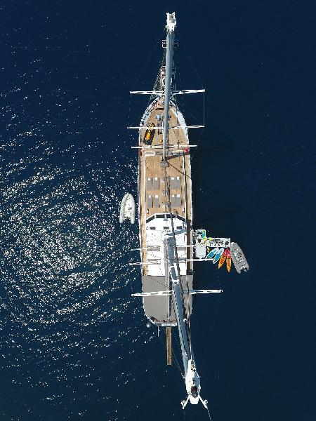 Incredibly Spacious Deck